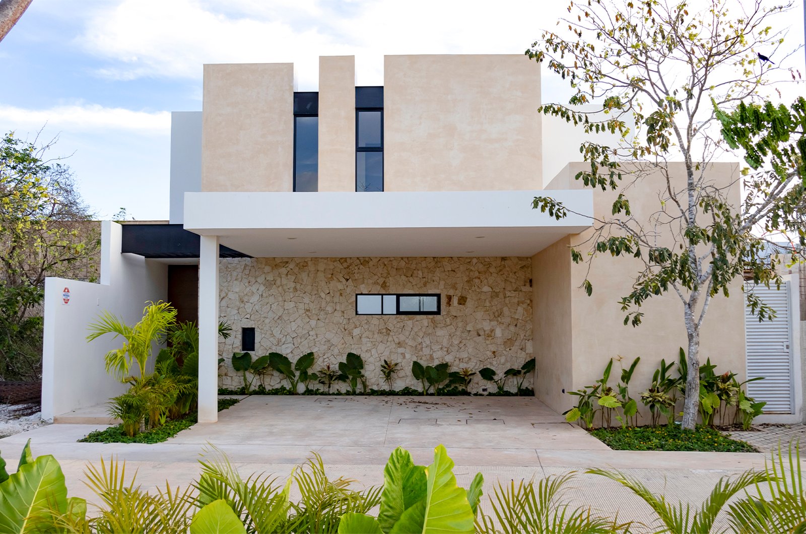 1842-Casa-en-venta-en-Plenum-Residencial-en-Merida-con-4-habitaciones-y-alberca (1).jpg